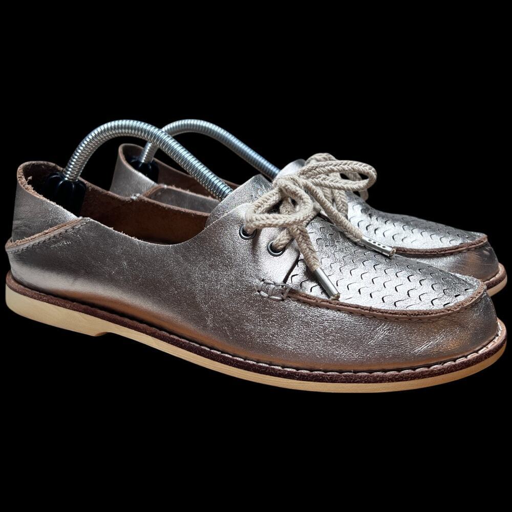 OLUKAI Moku Perf Women's Sz 7 Leather Slip On Loafer Boat Shoes Silver Metallic - Picture 8 of 16